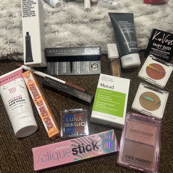 HUGE Beauty Lot 60+ pcs - Makeup Skincare Hair - Bags Brushes Travel Sz Full Sz - Picture 8 of 8